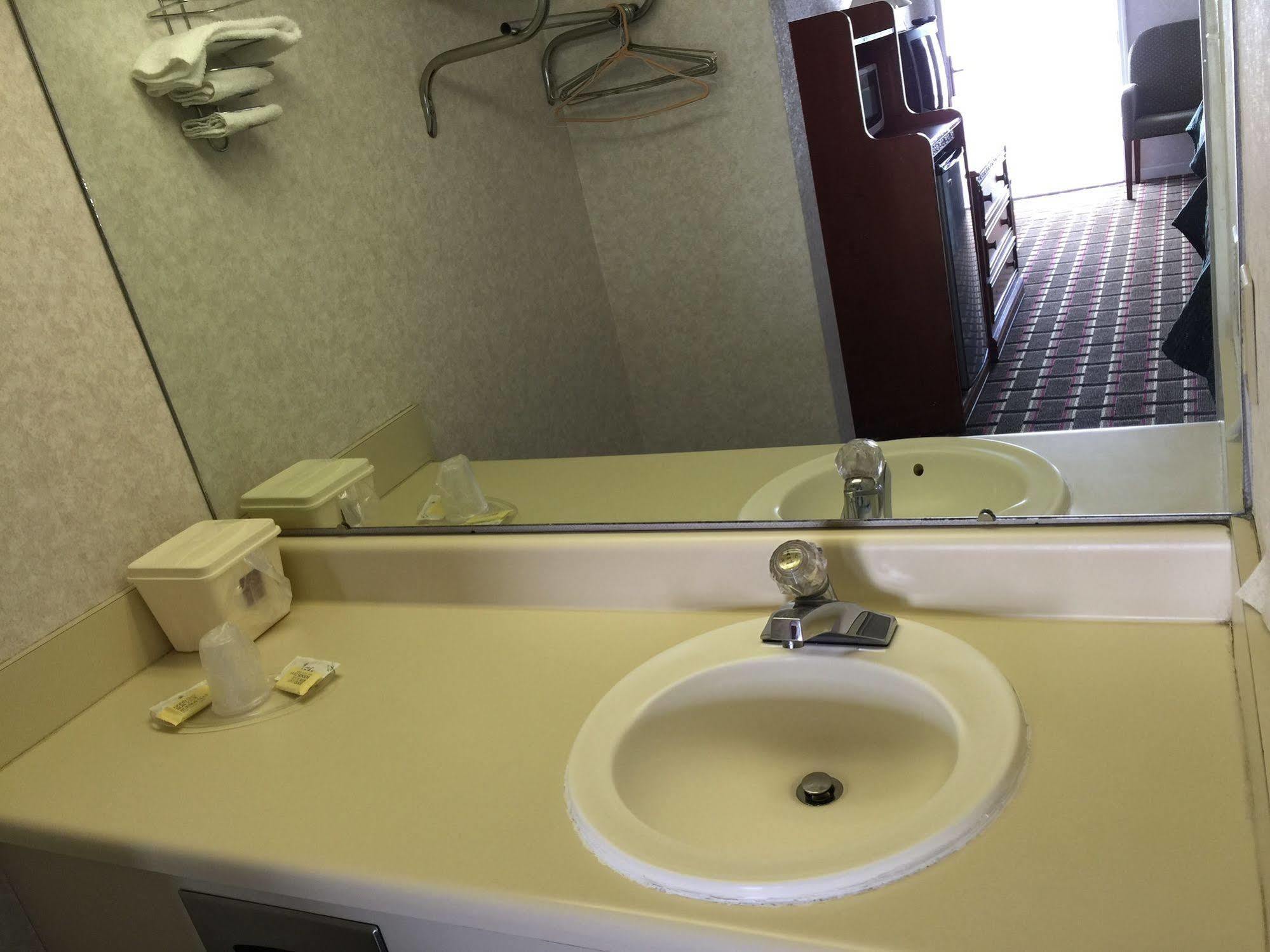 Heritage Inn Кливленд Экстерьер фото