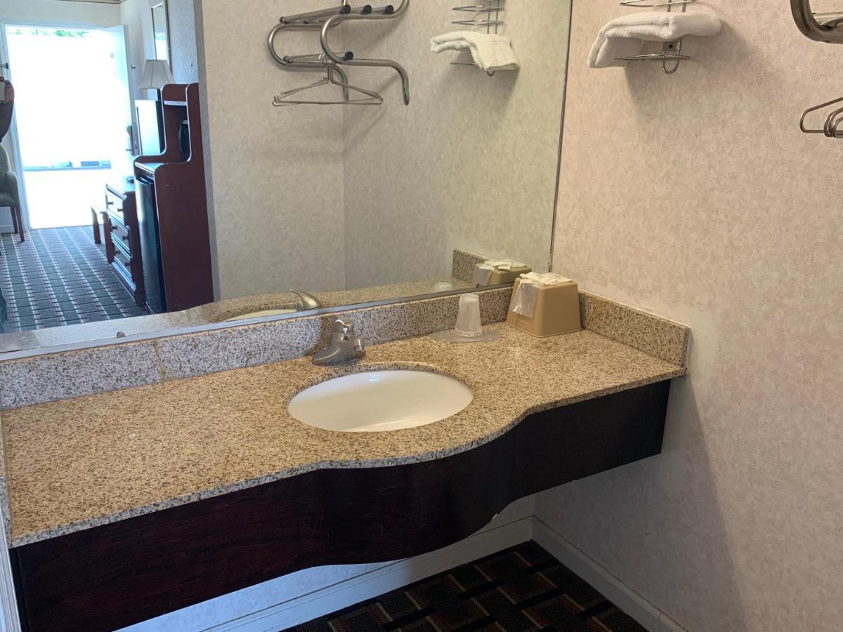 Heritage Inn Кливленд Экстерьер фото